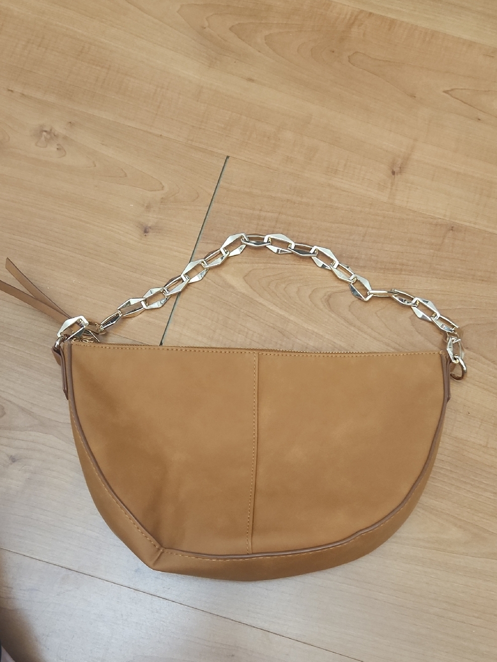 Women’s Tan Shoulder Bag with Gold Chain